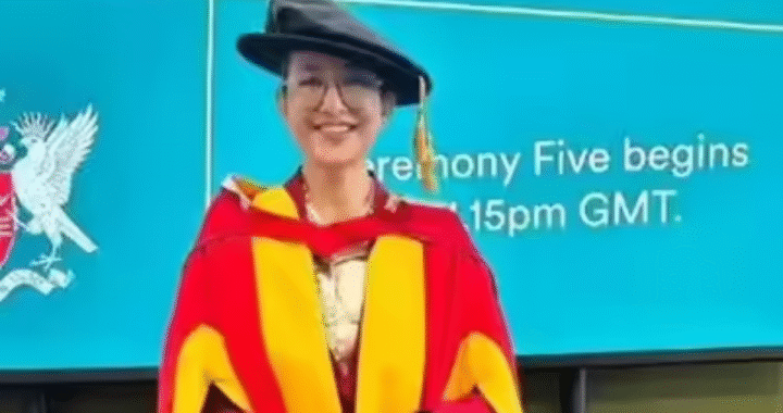 मनीषा कोइराला को ब्रैडफोर्ड यूनिवर्सिटी से मिला ऑनररी डॉक्टरेट, जानिए उनकी यात्रा और योगदान