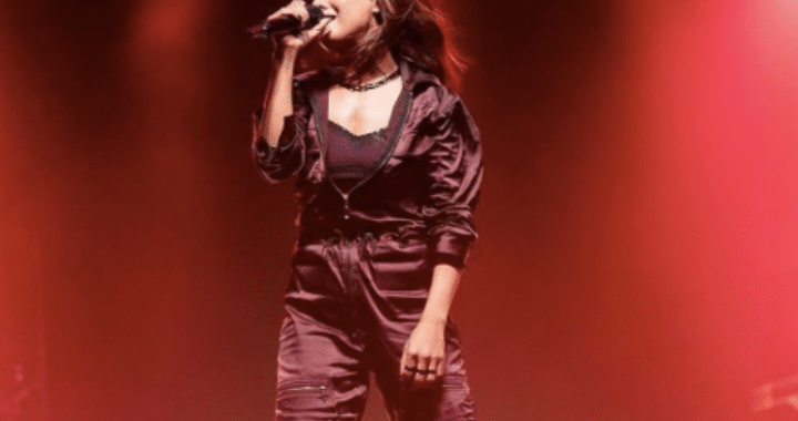 सुनिधि चौहान की जिंदगी के अनकहे पहलू: जल्दी शादी, तलाक और संगीत करियर की चुनौतियाँ